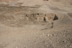第47号墓とその周辺　発掘前（南より）